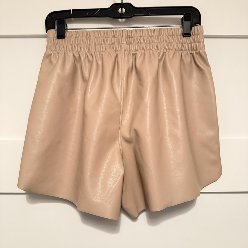 New! Abercrombie & Fitch Vegan Leather Dolphin-Hem Short Size Small 23228 - Picture 3 of 9